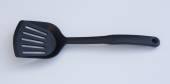 Лопатка поварская с бортиками и прорезями КНР нейлон черный длинная ручка A002 /1/24/ Лопатка поварская с бортиками и прорезями КНР нейлон черный длинная ручка A002 /1/24/