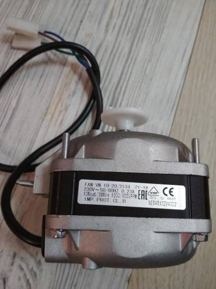 Электродвигатель конденсатора.M4Q045-CA03 10вт (L=550, разделка 100, 3гнезд нак с колп)